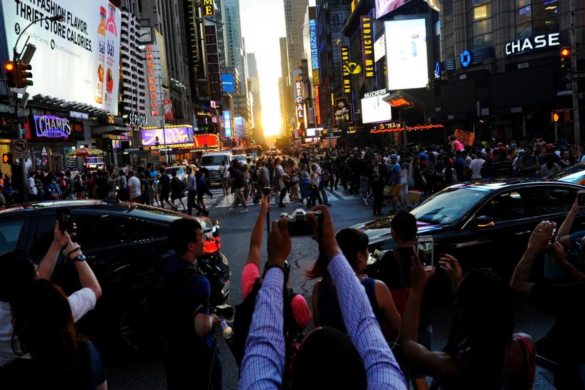 Kinh ngac hien tuong Manhattanhenge o New York-Hinh-4